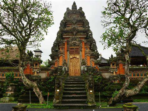 Kawasan jalan Kajeng Ubud bali berlokasi di barat dari istana Ubud di ... - raincitystudios.com
