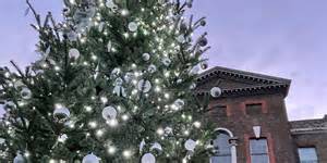 Kensington Palace Unveiled Its 25-foot Christmas Tree - raincitystudios.com