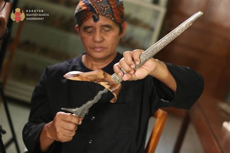 Keris Bagi Masyarakat Jawa - Kraton Ngayogyakarta … - wintechmobiles.com