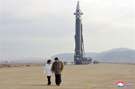 Kim Jong Un and daughter oversee test of 12 nuclear-capable rocket ... - muktibox.com