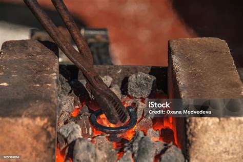 Kisah Besi Panas - wikishia - wintechmobiles.com