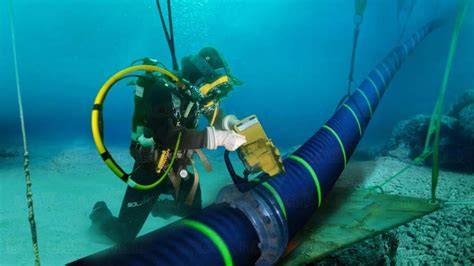 Kisaran Gaji Penyelam yang Perbaiki Kabel Internet di Laut | Penyelam ... - raincitystudios.com