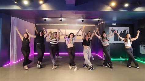 Kpop Dancing Class - muktibox.com