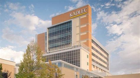 Kadlec hospital. In order to become a volunteer at Kadlec, applicants are required to commit to one four-hour shift per week, for a total of 100 hours (or six months). New volunteers will undergo a background check, a health screening (including a TB test) and volunteer orientation training prior to volunteering. Volunteers must be at least 16 years old. 
