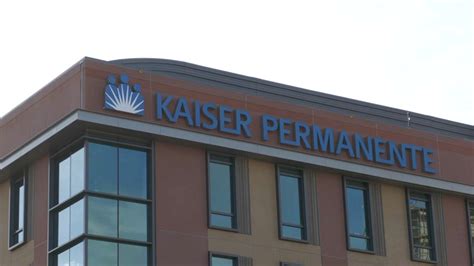 Kaiser Permanente workers authorize strike if talks fail