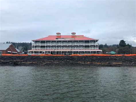 Kalama harbor lodge. Fast Facts: The Port is approximately six miles long from Columbia River mile 72 to mile 77. Over 100,000 rail cars arrive at Port of Kalama each year. Approximately 15 million TONS (not bushels) of grain are exported from Port of Kalama each year. (These are short tons = 2,000 lbs) Soybeans, corn and wheat are exported from grain facilities at ... 