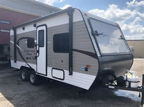 Please contact us @330-650-1491 for availability as our inventory changes rapidly. Kamper City cannot guarantee that any original accessories are present on any pre-owned camper (remotes, TVs, outside grills ect) Payments calculated at 8.49% interest with taxes and fees down, term dependant on amount financed.. 