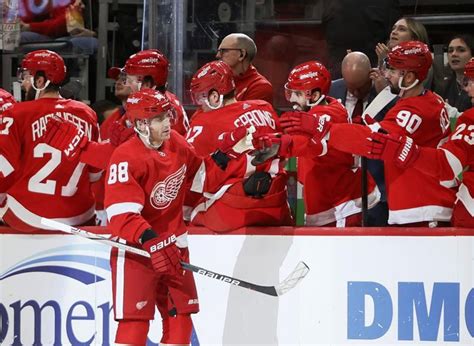 Kane scores twice, again in shootout as Red Wings end 4-game skid with 7-6 win over Flyers