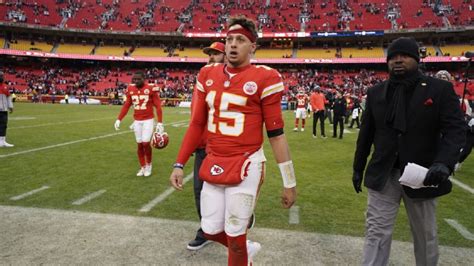 Kansas City Chiefs still in AFC West driver’s seat despite so many blunders, butterfingers