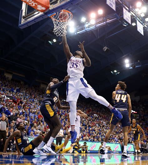 Jayhawks in command. Kansas State is shooting just 33% from the floor now and trails by 15 as Kansas takes a 76-61 edge into the u8 timeout. This second half hasn't been beautiful, but KU is .... 