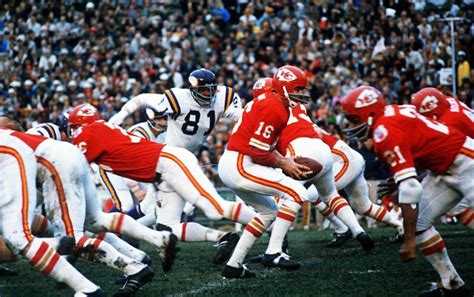 History Starting quarterbacks. The Chiefs have had many notable and established quarterbacks on their squad at different times. Hall of Famers Len Dawson and Joe Montana led the Chiefs in two successful eras and both led the team to playoff appearances in their first seasons.. The franchise's first starter was Cotton Davidson, who started 25 games for the Texans before …. 