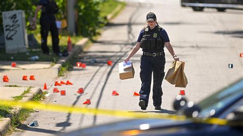 Updated July 25, 2022 10:52 AM. Kansas City police respond to a homicide Saturday in the area of Olive Street and East 37th Street. Katie Moore. Update: Police later identified the victim as 25 ...