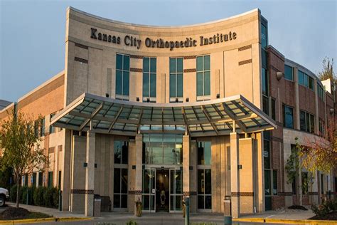 Kansas city orthopaedic institute. 