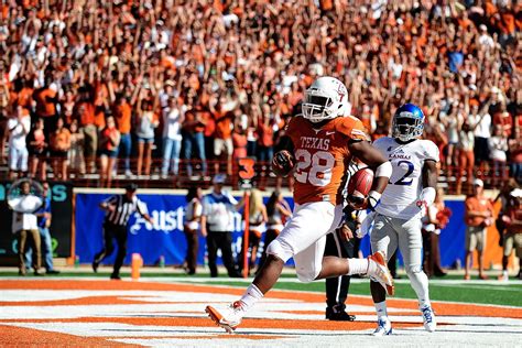 FINAL: Kansas 57, Texas 56 ... Casey Thompson threw an eight-yard pass to Xavier Worthy to deliver the score. Kansas scores a key touchdown. The Jayhawks scored a much-needed touchdown with 8:47 .... 