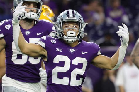 Nov 25, 2022 · Kansas State running back Deuce Vaughn (22) carries the ball against Texas during the second half of an NCAA college football game Saturday, Nov. 5, 2022, in Manhattan, Kan. (AP Photo/Reed ... . 