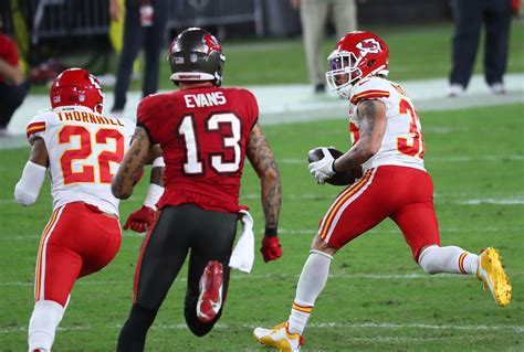Chiefs beat Bucs 41-31. The Buccaneers cut the Chiefs lead to 38-24 in Sunday night’s game in Tampa, Florida on a 1-yard touchdown run by Rachaad White, who graduated from Center High School in .... 