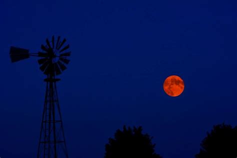 Kansas harvest moon. Sep 29, 2023 · The Harvest Moon reached its brightest illumination at 5:58 a.m. EDT on Friday. The supermoon appeared around 5 percent larger and 13 percent brighter than the average full moon of 2023, ... 