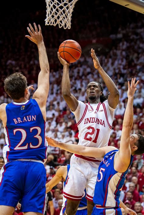 Kansas iu. When Indiana and Kansas meet on Saturday in Lawrence, it will mark the 15th game in the series between the college basketball powers. The earliest games laid the foundation for more than a half century of program greatness for IU. In their first two head-to-head meetings, IU took down KU to claim both the 1940 and 1953 NCAA Championship crowns. 