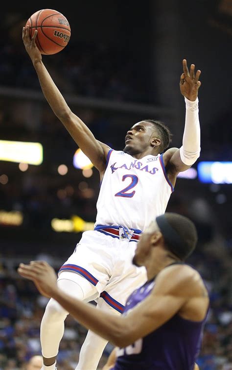 DES MOINES, Iowa — Kansas men’s basketball’s NCAA tournament stay continued Saturday with a round of 32 matchup against Arkansas. The 1-seed Jayhawks came in after a win against 16-seed Howard.. 