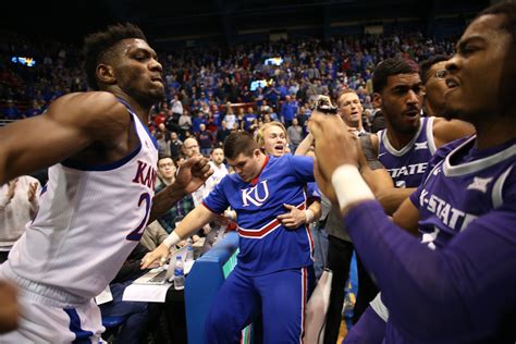 Kansas k state basketball game. College basketball games have a first half and a second half, so there are no quarters in the traditional sense. Other basketball leagues typically have four quarters of varying lengths. 