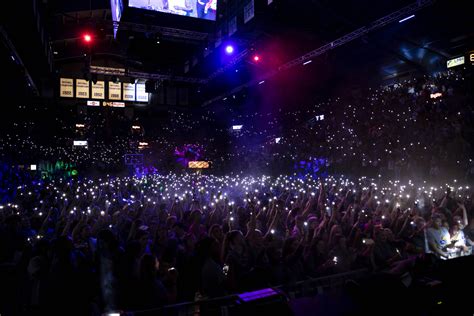Kansas late night in the phog. The 2022 edition of Late Night in the Phog starts this Friday at 6PM, but as per usual with Allen Fieldhouse, getting there early is a basic requirement. Plus, for those arriving early, PhogFest ... 
