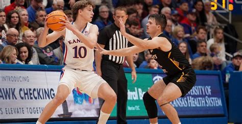 Kansas mens basketball stats. However, the Naismith Basketball Hall of Famer believes that Michigan transfer Hunter Dickinson may be among the best of the bunch, telling ESPN's Myron Medcalf that the seven-footer is "the best ... 