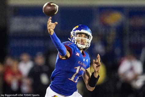 Bean struggled against the No. 3 Longhorns (5-0, 2-0 Big 12 play). He finished 9-for-21 passing for 136 yards with one touchdown and no intercepti­ons. He ended with a QBR of 17.2, the worst non-injury-affected starting Kansas QB performanc­e since Oct. 30, 2021, a 55-3 loss to Oklahoma State..