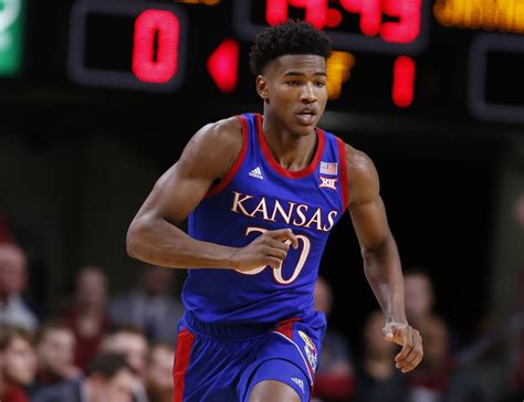 Kansas starting 5. May 24, 2023 · Here is a first look at KU basketball’s projected starting five: Point guard: Dajuan Harris Last season’s stats: 8.9 points per game, 6.2 assists, 2.2 steals 