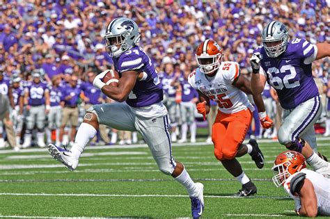 Kansas state football 2020. Aug 17, 2020 · The Kansas State Wildcats are moving forward with plans to play football games in front of fans during the 2020 season. K-State has received approval from Riley County health officials to do so in ... 