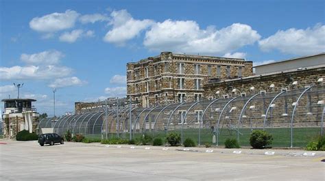 State prisons are operated by the Kansas Department of Corrections, while county jails are operated by local sheriff's departments. There are a total of nine state prisons in Kansas, located in seven different counties. The largest state prison is the El Dorado Correctional Facility, which can hold up to 2,200 inmates. The smallest state prison ... . 