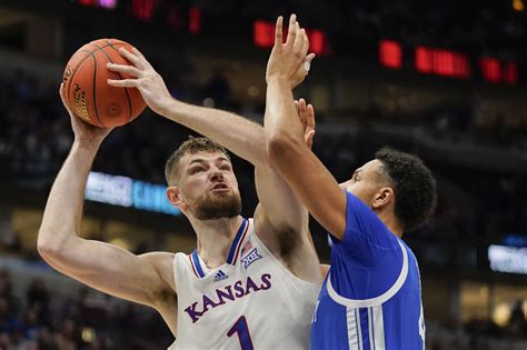 Kansas strengthens grip on No. 1 in AP Top 25; Miami grabs its first top 10 ranking since 2018
