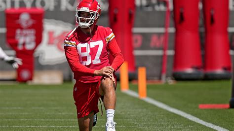 Kansas City Chiefs quarterback Patrick Mahomes throws a touchdown pass to tight end Blake Bell, Mahomes' second touchdown pass of the game. video TE Blake Bell speaks to the media from 2023 Chiefs Training Camp in St. Joseph, Missouri.. 