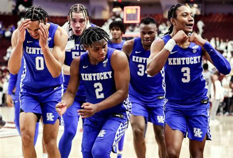 Kansas versus kentucky. 0. GREENSBORO, N.C. — Kansas State is New York bound. The No. 3-seeded Wildcats used a 13-2 run to grab the lead late and held on the rest of the way Sunday for a 75-69 victory over Kentucky in ... 