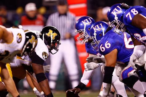 Kansas tied a program record with 34 first downs in 2007, tying the mark set in 1923 when the Jayhawks played Washington (Mo.). The 2007 meeting between …. 