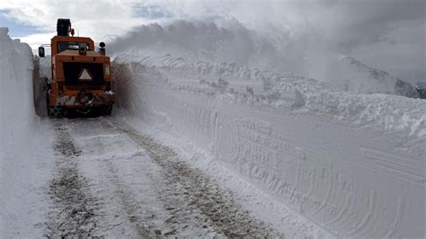 Kar nedeniyle kapalэ olan Ardahan-Artvin kara yolu aзэldэs