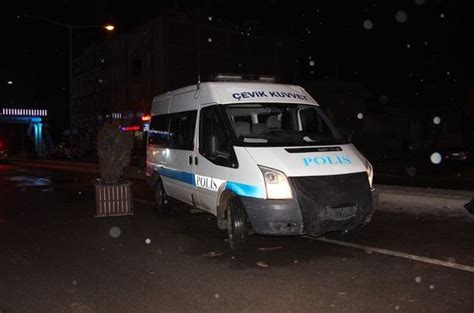Karaman’da polis aracı ile otomobil çarpıştı: 4 yaralı - Son Dakika Haberleri