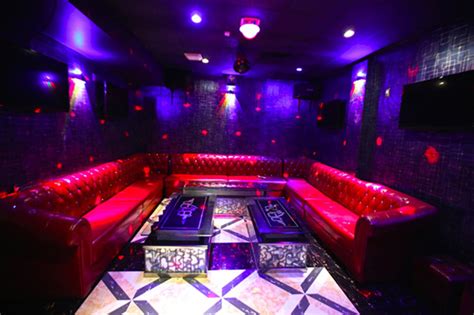 Karaoke bars. Take a coast-to-coast tour of 'Merica's finest karaoke bars. By Andy Kryza. Published on 6/14/2013 at 2:00 PM. It doesn't matter if you're black or white, a liberal or a Tea Party animal, an Elvis ... 