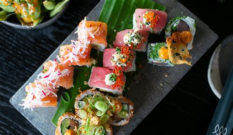 Karma sushi. May 9, 2022 · ONSDAGSMENU. Hos Karma Sushi vil vi gerne være med til at sprede lidt hverdagsmagi, og derfor kan du HVER onsdag bestille vores helt særlige onsdagsmenu, der indeholder 28 stykker blandet sushi til 399,-. Menuen skifter hver uge efter sæsonens råvarer og chefkokkens humør. Toppet med japansk mayonnaise, ørredrogn, teriyakisirup og purløg. 