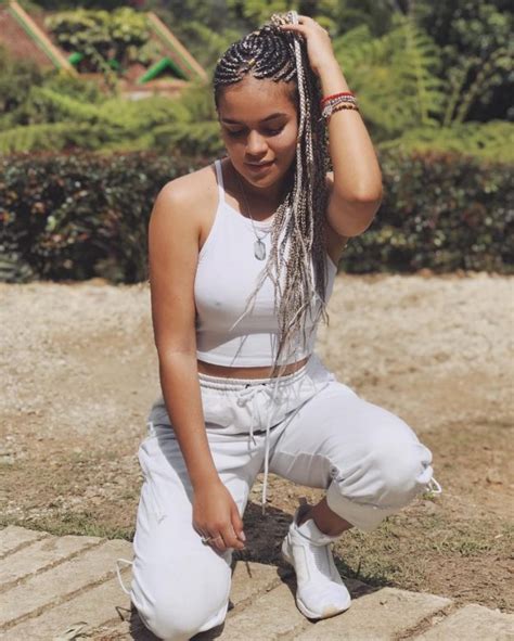 Karol G is a star of música urbana, which includes reggaeton, Latin trap and Spanish-language hip-hop. Her music also incorporates R&B and pop.. Karol g sextape