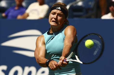 Karolina Muchova reaches US Open quarterfinals with 3-set victory
