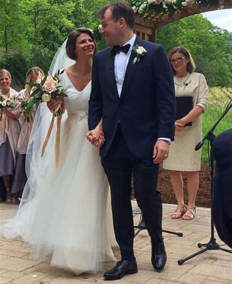 Hunt got married to NBC Newsmaker Matt Rivera in 2017. They had a daz