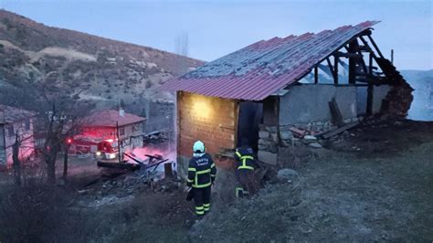 Kastamonu'da çıkan yangında bir ev ve 2 samanlık kullanılamaz hale geldi - Son Dakika Haberleri