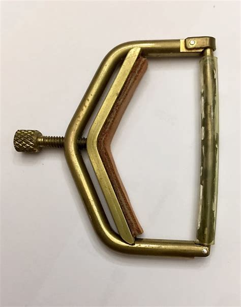 Welcome to Kat Eyz Capos! HOLIDAY PRICING IS HERE!!! I WILL CONTINUE THIS PRICING UNTIL MIDNIGHT DECEMBER 31ST, 2021 CAPO BENEFITS The Kat Eyz Capo unique design give players more stability, with less tension, for better intonation. The V-shaped saddle provides two anchor points on the neck..