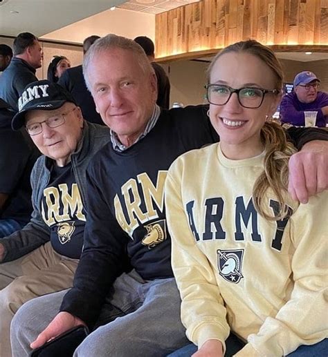  Kat Timpf Got Broken Up With In Front of Her Dad Thre