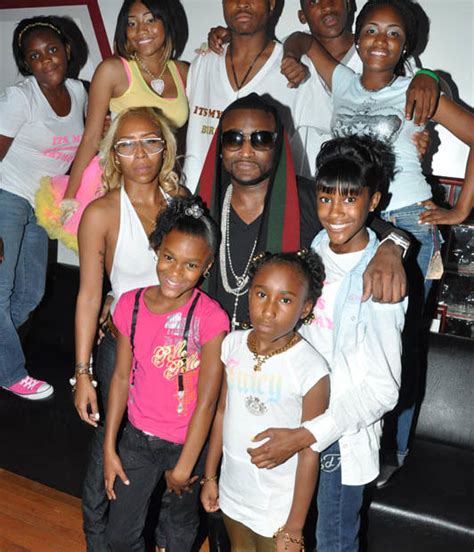 4 months ago. in NEWS. Katt Williams left fans in shock on the latest episode of Shannon Sharpe’s “Club Shay Shay” podcast, which aired on Wednesday. During his explosive interview, the comedian revealed that he is a father of 10 kids, not 8 as many believed. “I got 5 daughters, I got five sons,” he shared with Shannon Sharpe.