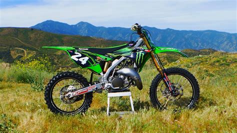 Oct 29, 2021 · The Kawasaki 125 Dirt Bike was a 124-cc off-road bike produced by Kawasaki from 1974 to 2009. Luckily, things were not yet too late, and the bike’s major overhaul in 1984 put it in favor of consumers and enthusiasts alike for another 25 years. 