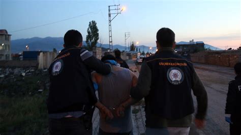 Kayseri'de 8 düzensiz göçmen yakalandı - Son Dakika Haberleri