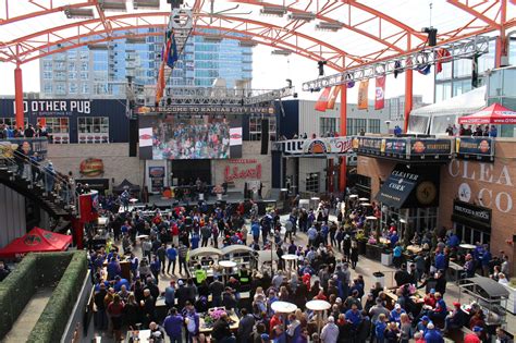 Kc live. The 2023 NFL Draft stage in Kansas City, Missouri, on April 27, 2023. (Photo by Jacob Lanier/FOX4) Fans take in the NFL Draft Fan Experience in between Union Station and the Liberty Memorial in ... 