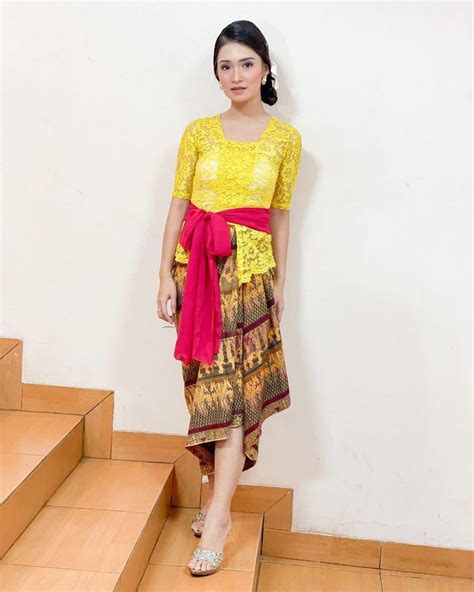 Kebaya dan rok lilit 【Berita】