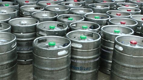 Kegs of beer. A standard keg of beer contains an amount equal to six full cases plus 19 additional cans of beer with a small amount remaining. The keg contains 15.5 gallons, or 1,984 ounces, of ... 
